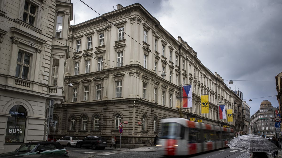 Dozorčí rada pošty se nebrání prodeji centrály v Praze